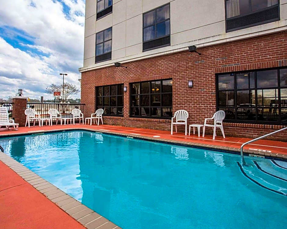 Comfort Inn & Suites Lumberton Central I-95