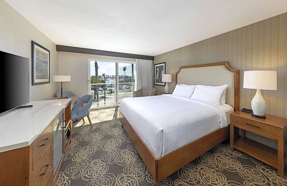 Redondo Beach Hotel, Tapestry Collection by Hilton
