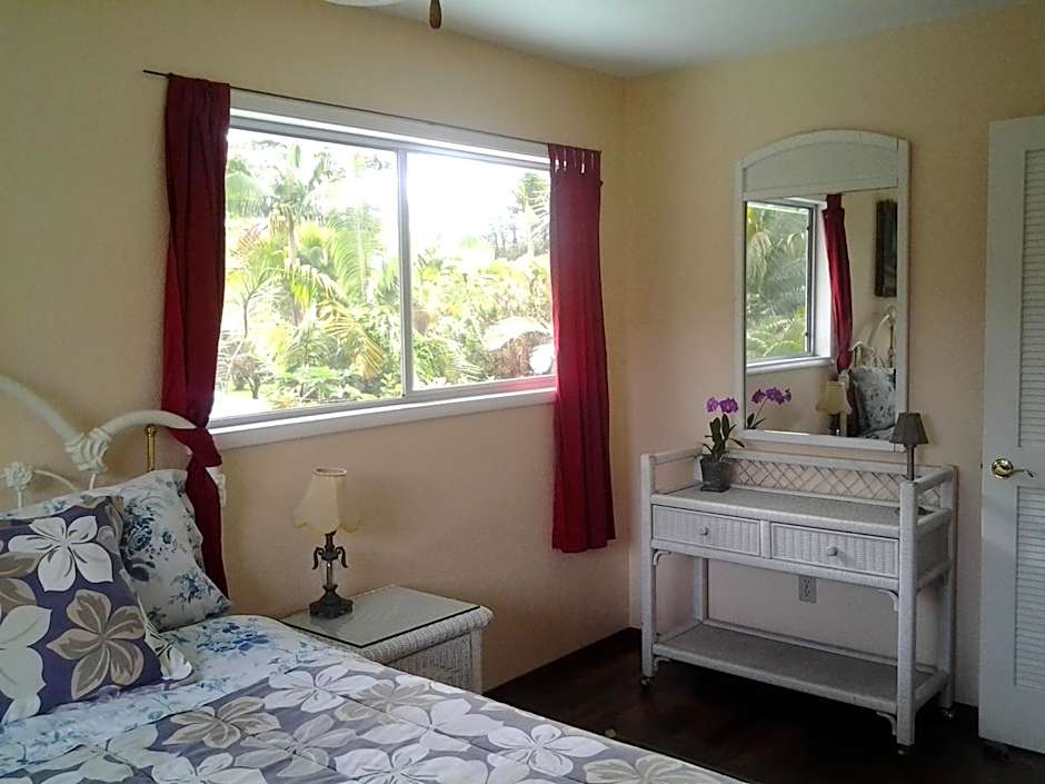 Lava Tree Tropic Inn