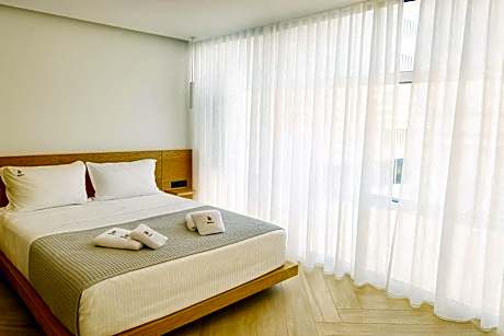 Triple A - Chic & Elegant by the Market - FREE parking!