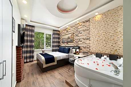 Classic Room with Jacuzzi and Fireplace