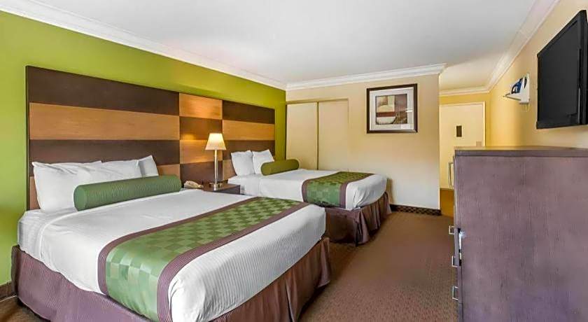Rodeway Inn & Suites Canyon Lake-Menifee West