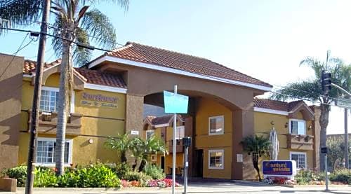 Sunburst Spa & Suites Motel