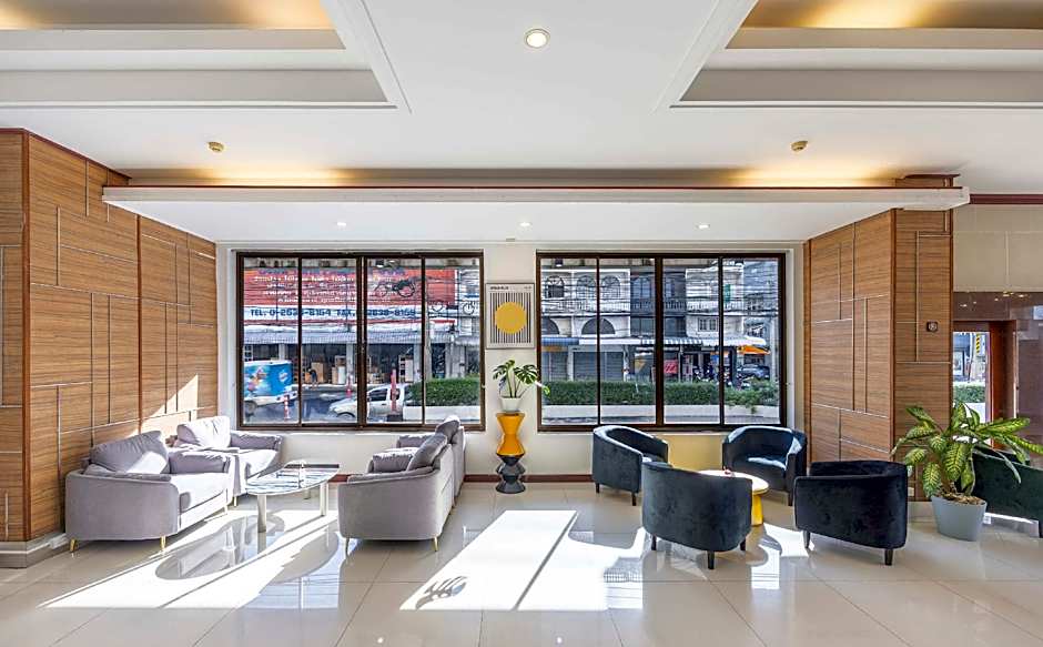 The President Hotel at Chokchai 4