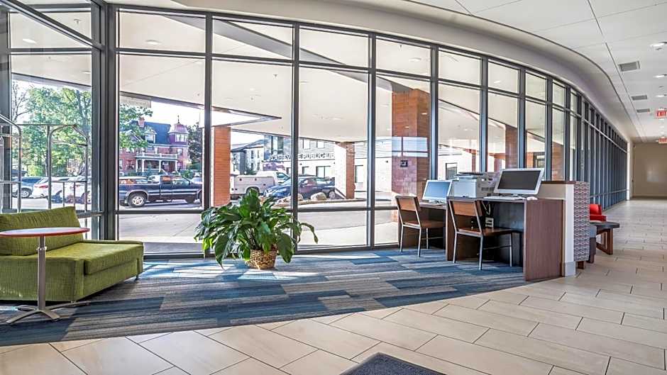 Holiday Inn Express & Suites Platteville By IHG