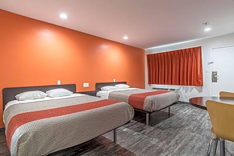 Deluxe Queen Room with Two Queen Beds - Non-Smoking