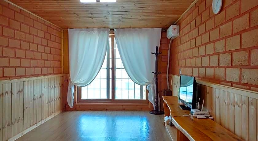 Jeju Hani Baram Pension