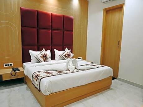 The Posh By Delight STAY
