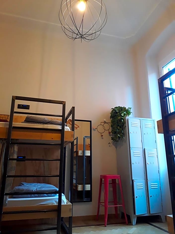 5 Terre Backpackers City