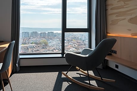 SINGLED ROOM WITH LAKE VIEW