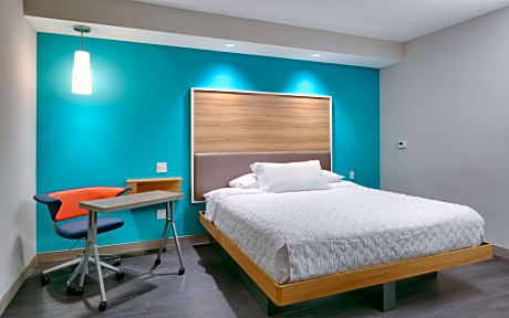 1 King Hearing Accessible Room W/Bathtub