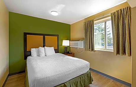 Queen Studio with Two Queen Beds - Non-Smoking
