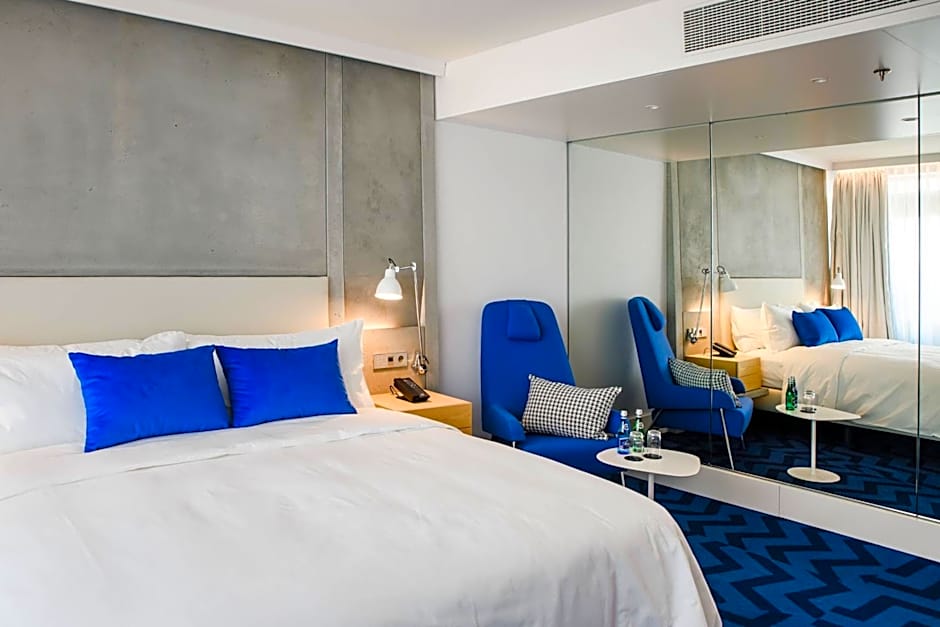 Renaissance by Marriott Warsaw Airport Hotel