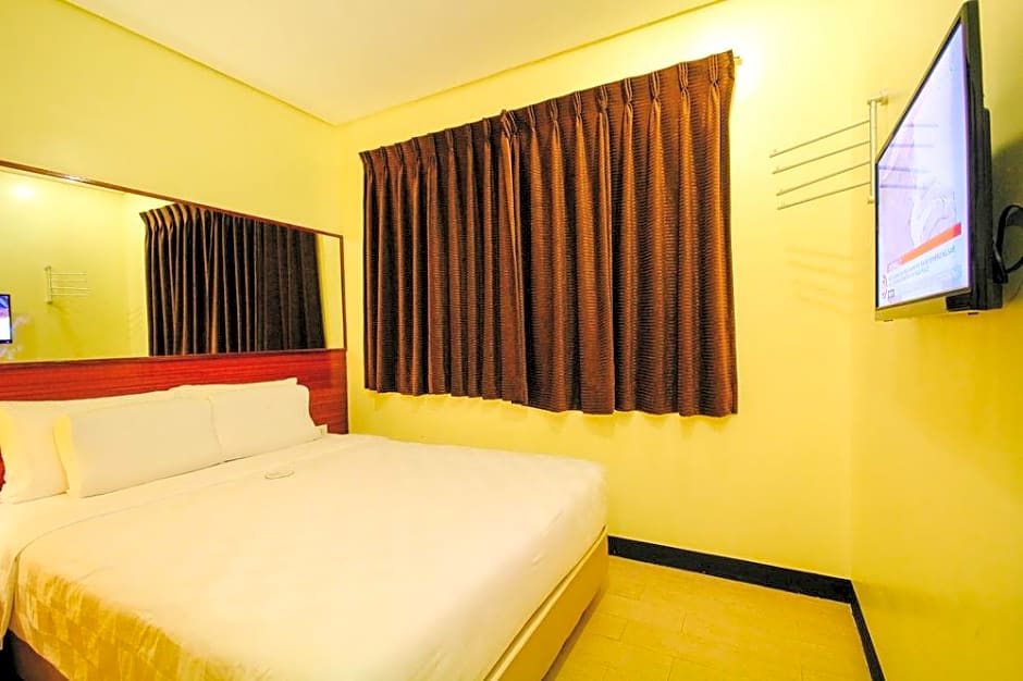 Photo 1 of 7 of Standard 1 Queen Bed