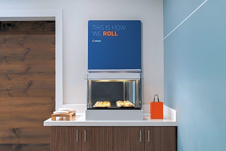 Holiday Inn Express And Suites Alexandria By IHG