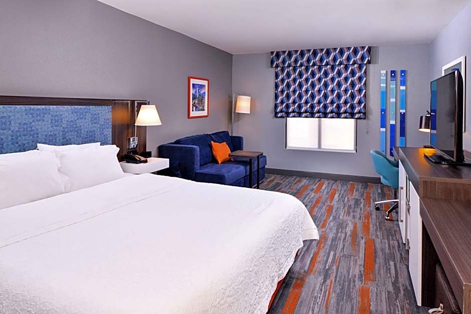 Photo 1 of 9 of 1 King Bed, Hearing/Mobility Accessible, Bathtub