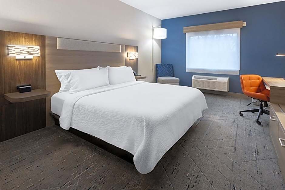Holiday Inn Express Hotel & Suites Center Township By IHG
