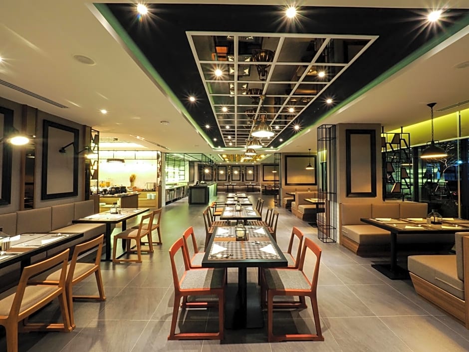 130 Hotel & Residence Bangkok (SHA Plus)