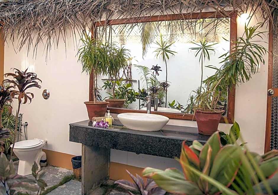 Mariposa Beach Grove