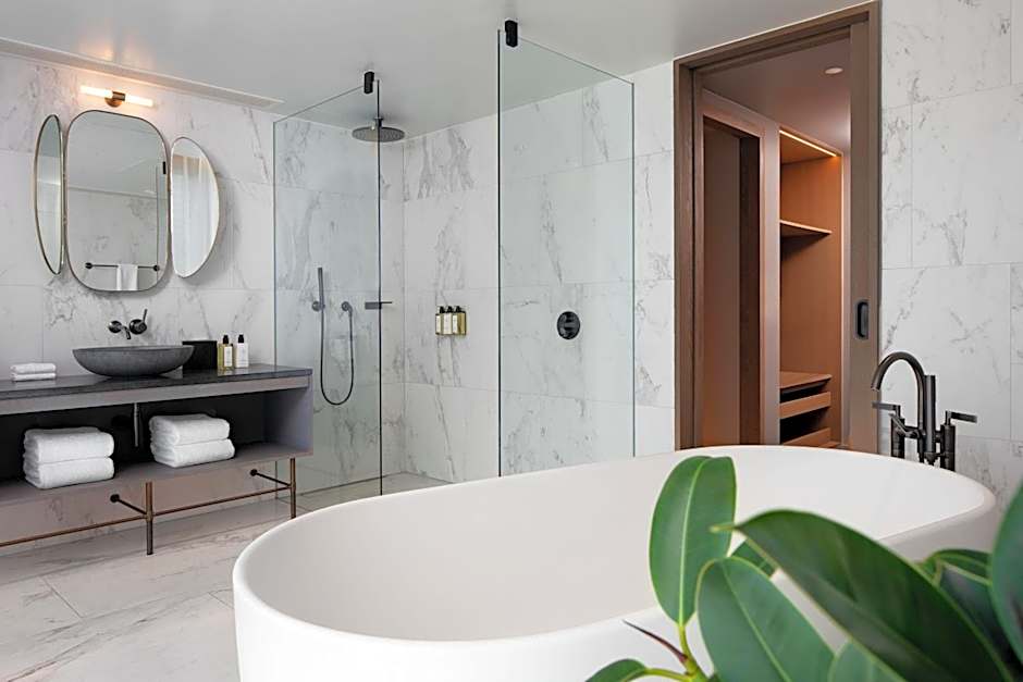 The Stratford, Autograph Collection