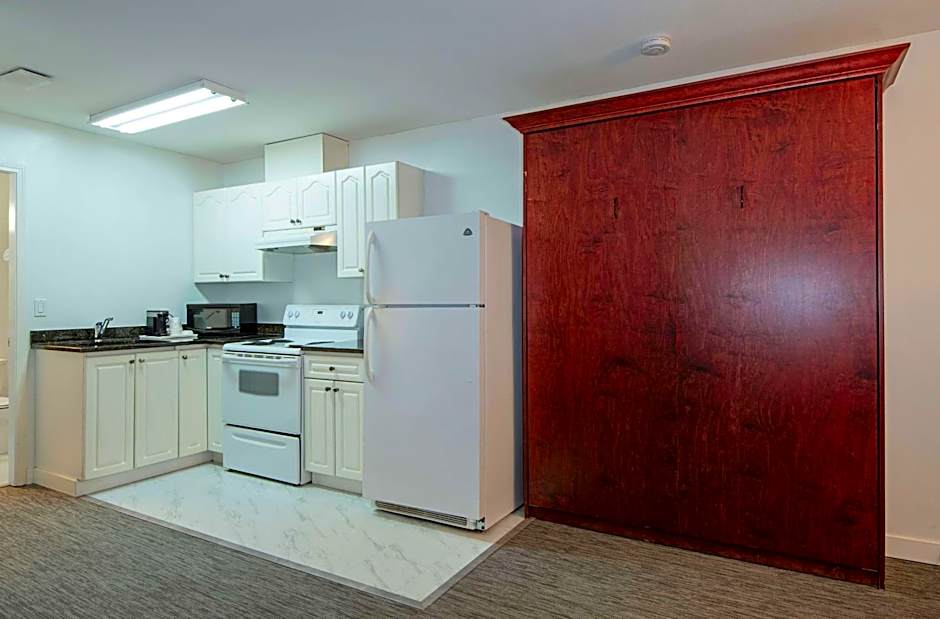 Travelodge by Wyndham Kamloops Mountview