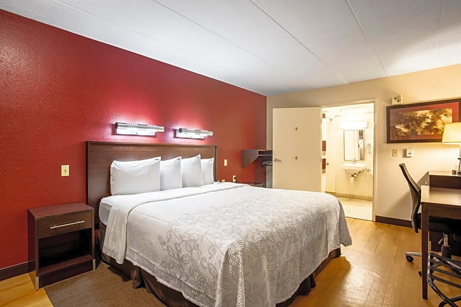 Red Roof Inn PLUS+ Chicago - Willowbrook