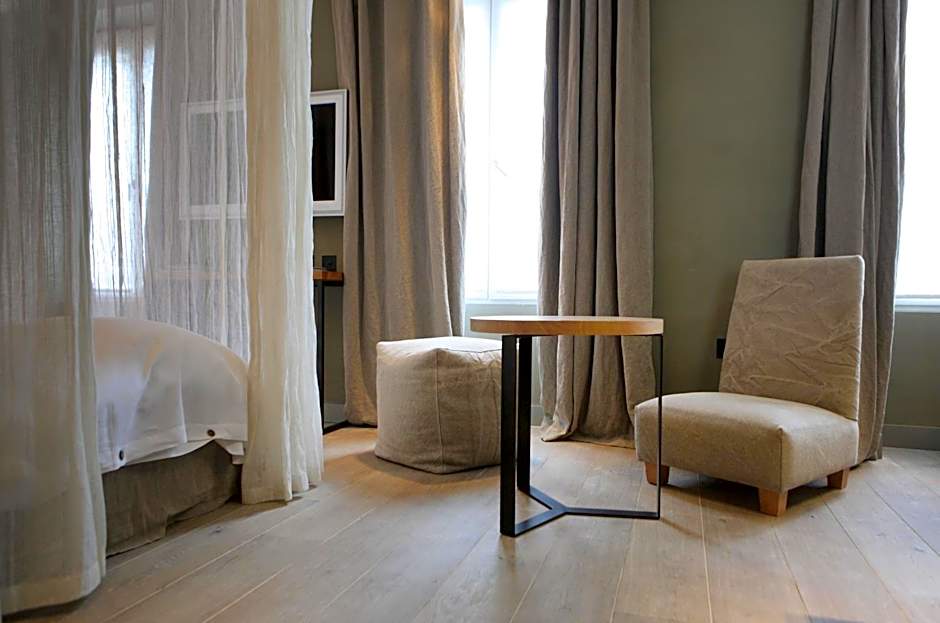 Hidden Hotel By Elegancia