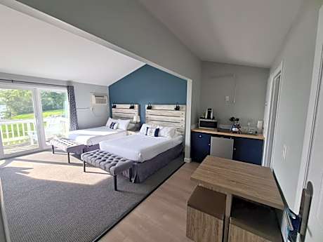Deluxe Queen Room with Two Queen Beds