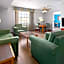 La Quinta Inn & Suites by Wyndham Pittsburgh Airport