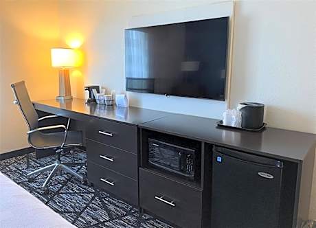2 Queen Beds Non-Smoking Microwave And Mini-Refrigerator Wi-Fi Continental Breakfast