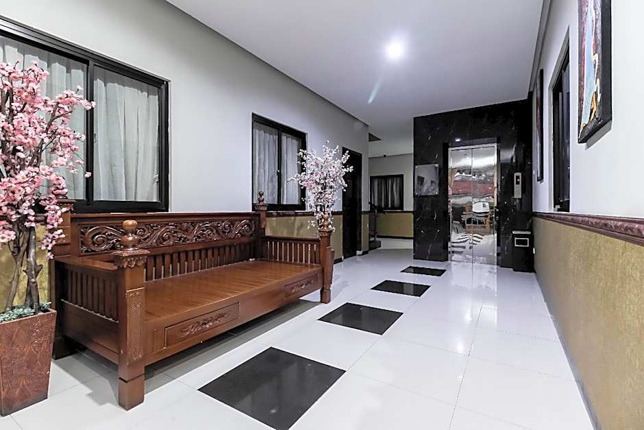 RedDoorz Plus @ Tuparev Cirebon