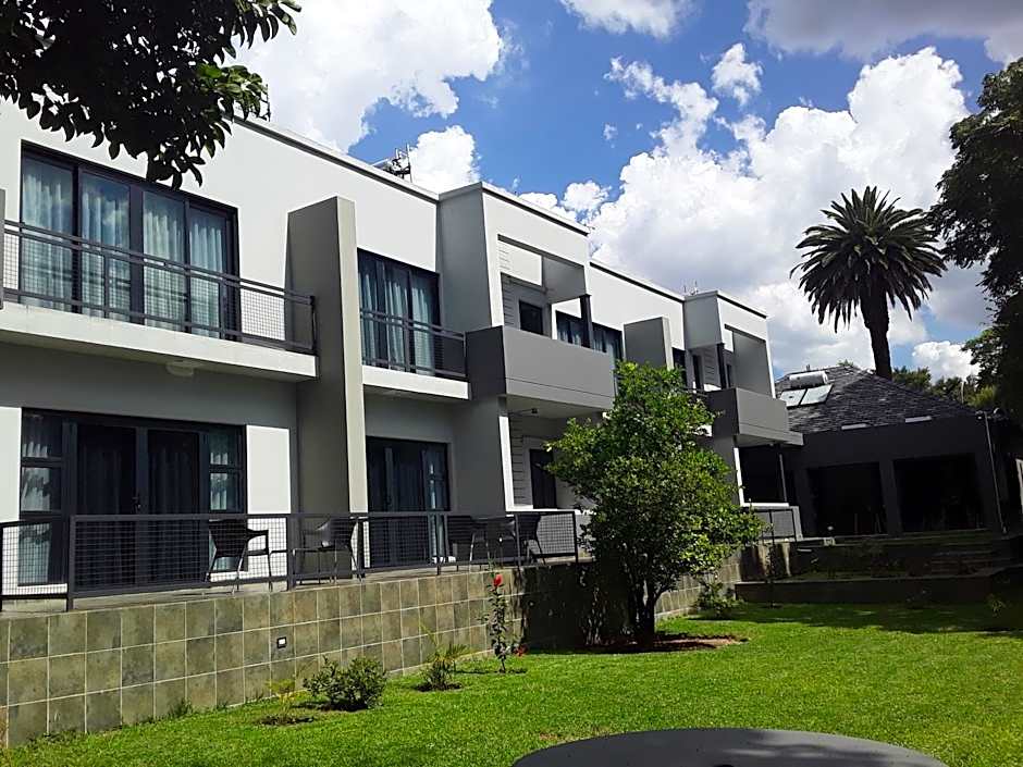 La Orchard Hotel