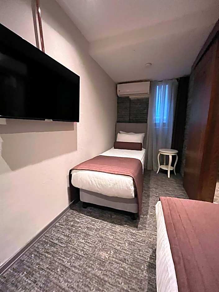 Weingart Seaside Hotel