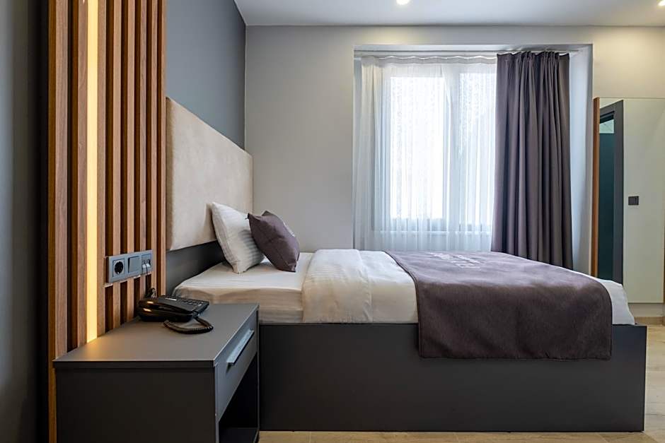 FLY POINT AIRPORT HOTEL