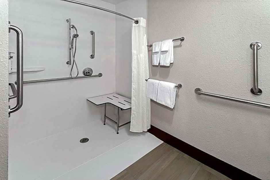 Holiday Inn Express Hotel & Suites Chicago-Algonquin By IHG