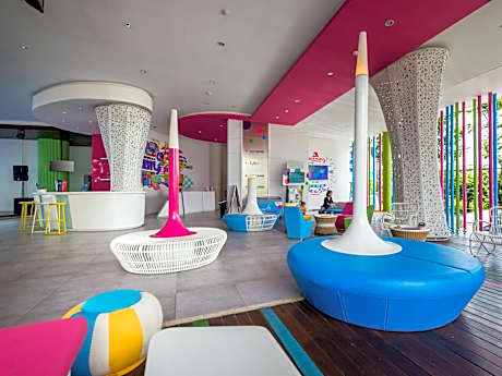 Berry Glee Thematic Hotel