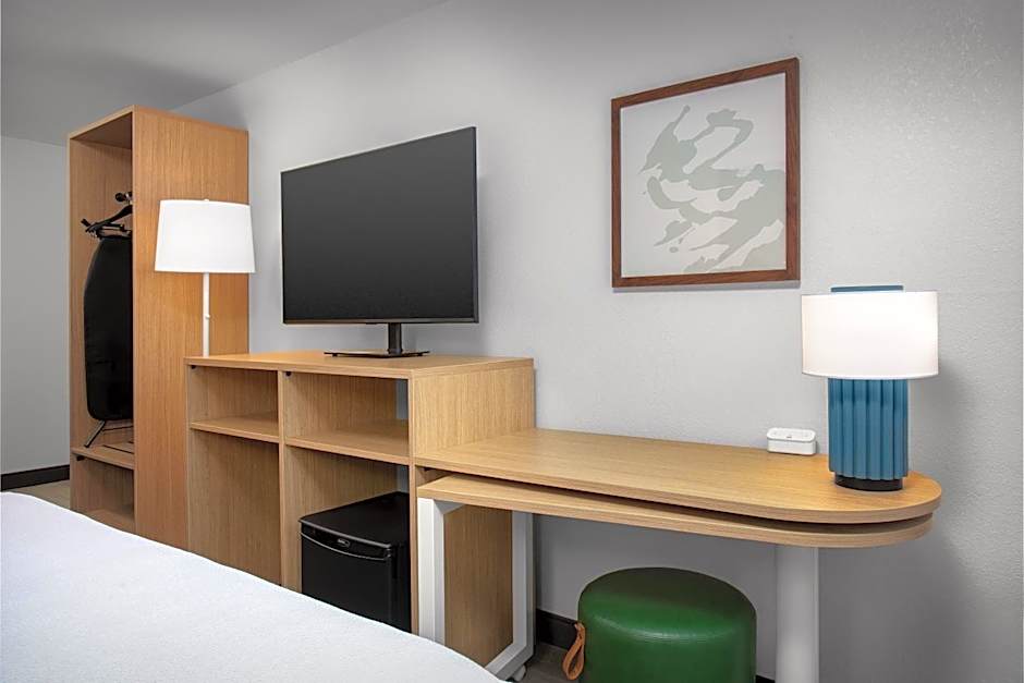 Spark by Hilton Atlanta Cumberland Ballpark