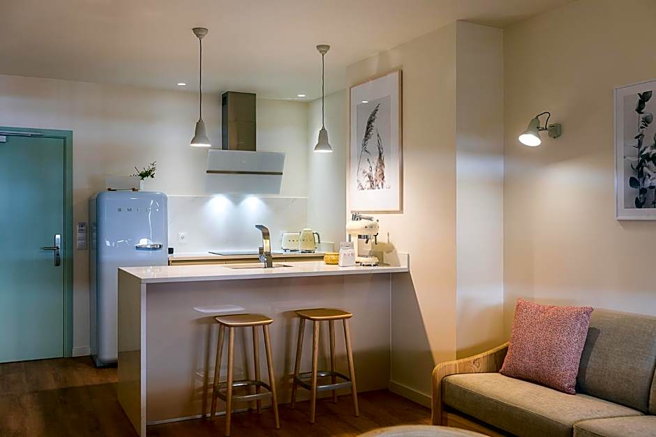 Three House Hotel