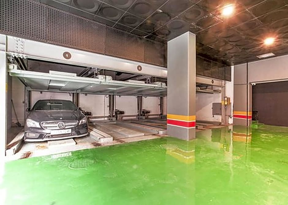 Croissant Hotel Guri by AanK