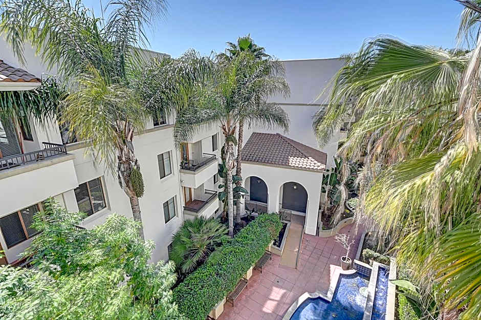 Penthouse One Bedroom Garden View Condo by UCLA