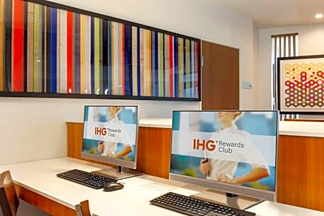 Holiday Inn Express & Suites Chicago OHare Airport, an IHG Hotel By IHG