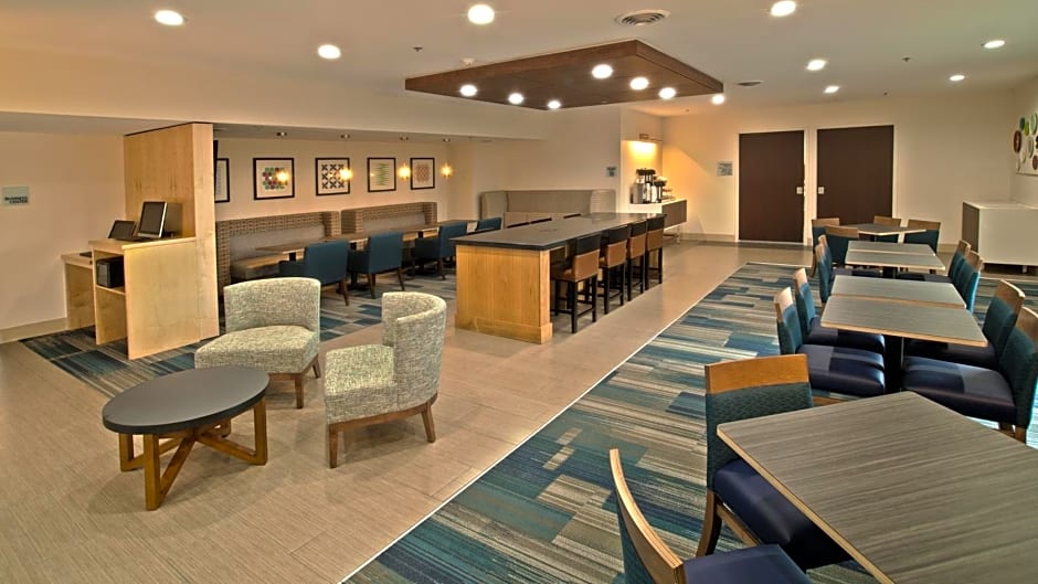 Holiday Inn Express & Suites Evansville North, an IHG Hotel