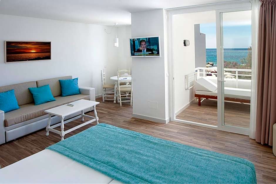 Fergus Style Cala Blanca Suites