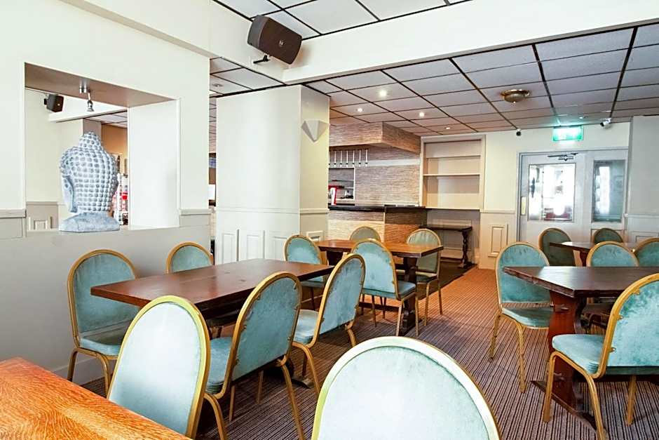 Cardiff Riverside Hotel by Belvilla