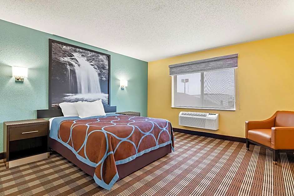 Super 8 by Wyndham Osseo WI