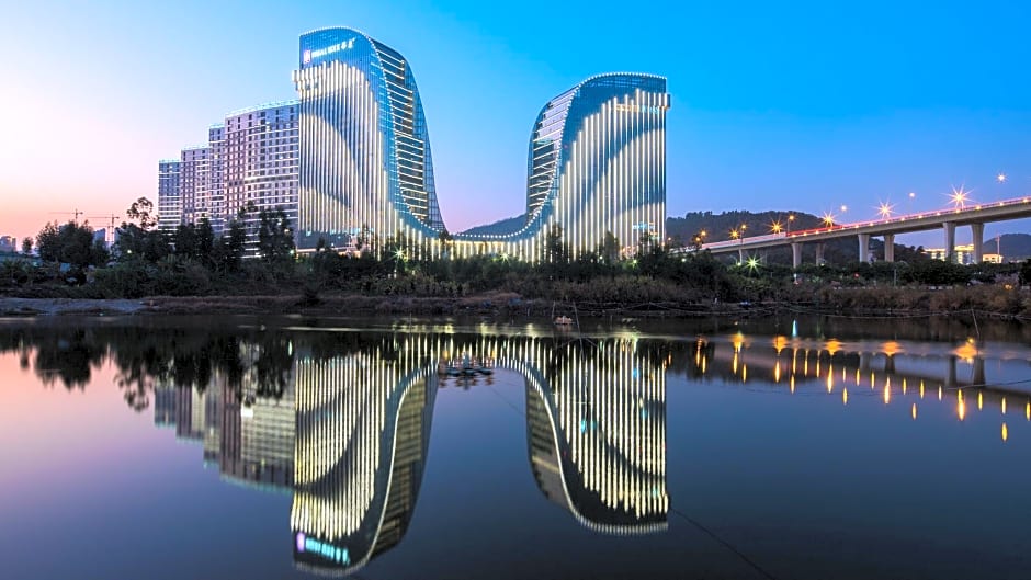 HUALUXE Xiamen Haicang Harbour View By IHG