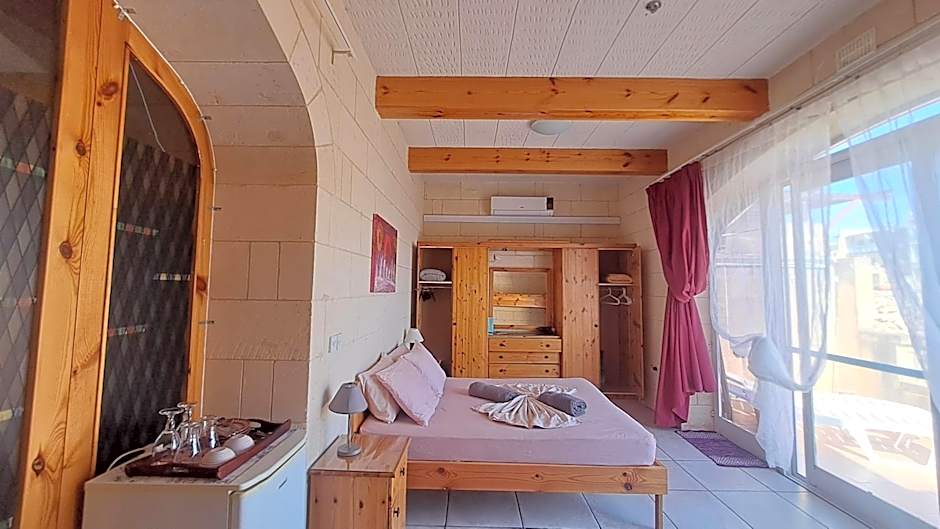 Gozo Inn Love