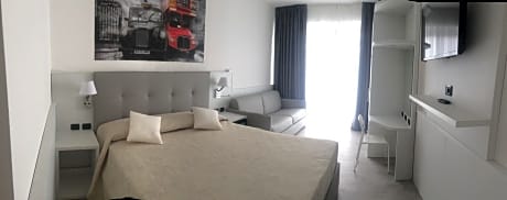 Family Room (2 Adults + 1 Child)