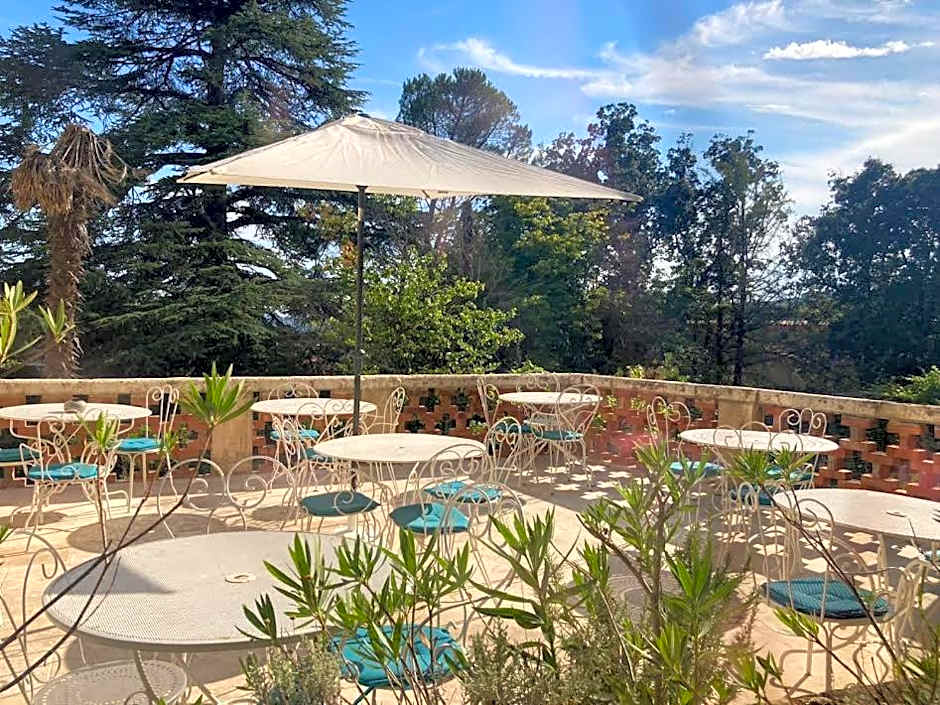 Domaine La Tour - SPA - Jacuzzi - Sauna - Massage - 4 SAISONS - Piscine Chauffée Toute l'année - Heated POOL - 800m City Centre Nyons