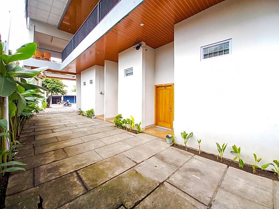 RedDoorz Plus Syariah at Umyas Hotel near Terminal Anjuk Ladang Nganjuk